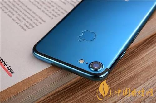 iphone12藍(lán)色好看嗎？ iphone12藍(lán)色和白色哪個好看？