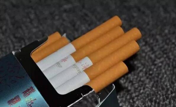 黃鶴樓游泳回歸，爺爺輩最喜愛的香煙品牌