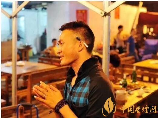 香煙夾耳朵上是怎么來(lái)的，耳夾煙是男人的專利