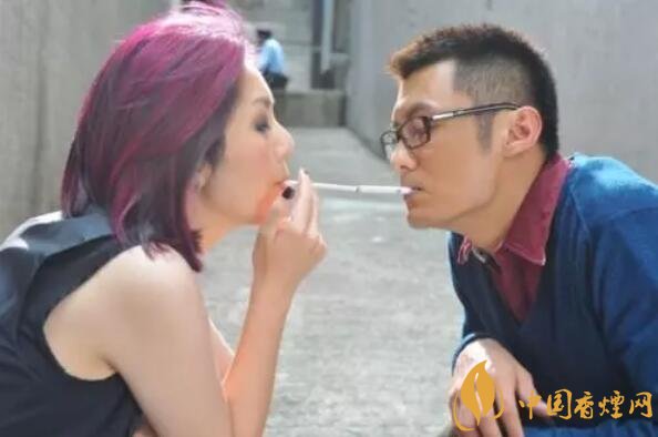 香煙夾耳朵上是怎么來(lái)的，耳夾煙是男人的專利